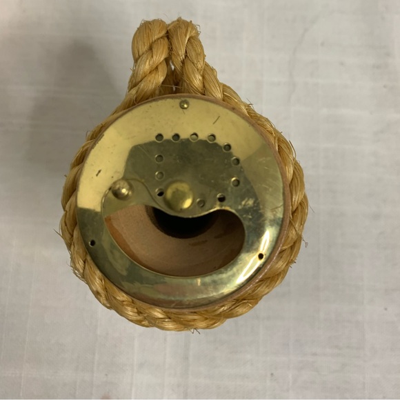 VINTAGE | Wood Salt and Pepper Shakers from the Bahamas. - Picture 11 of 13